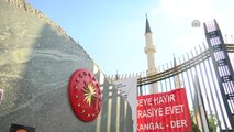 Cumhurbaşkanlığı Külliyesi Önünde 