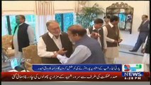 Khawaja Saad Rafique Nawaz Sharif Se Aik Darbari Ki Tarah Jhuk Kar Milte Huwey