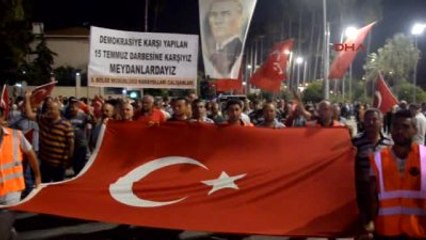 Mersin?de Demokrasi Nöbeti?ne Gelin Damat Desteği