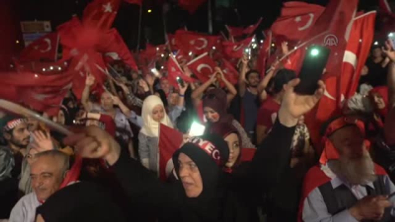 Fetö'nün Darbe Girişimine Tepkiler - İhh İnsani...