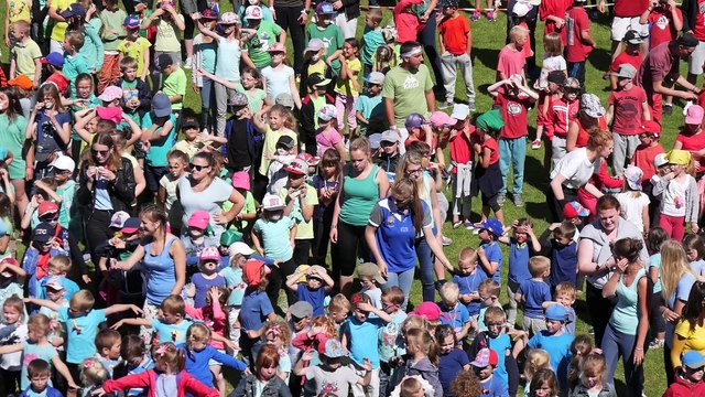 Finale du spectacle fin de centres de loisirs d'Outreau