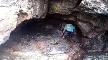 È seduto all'interno della grotta guardate cosa succede all' improvviso ASSURDO