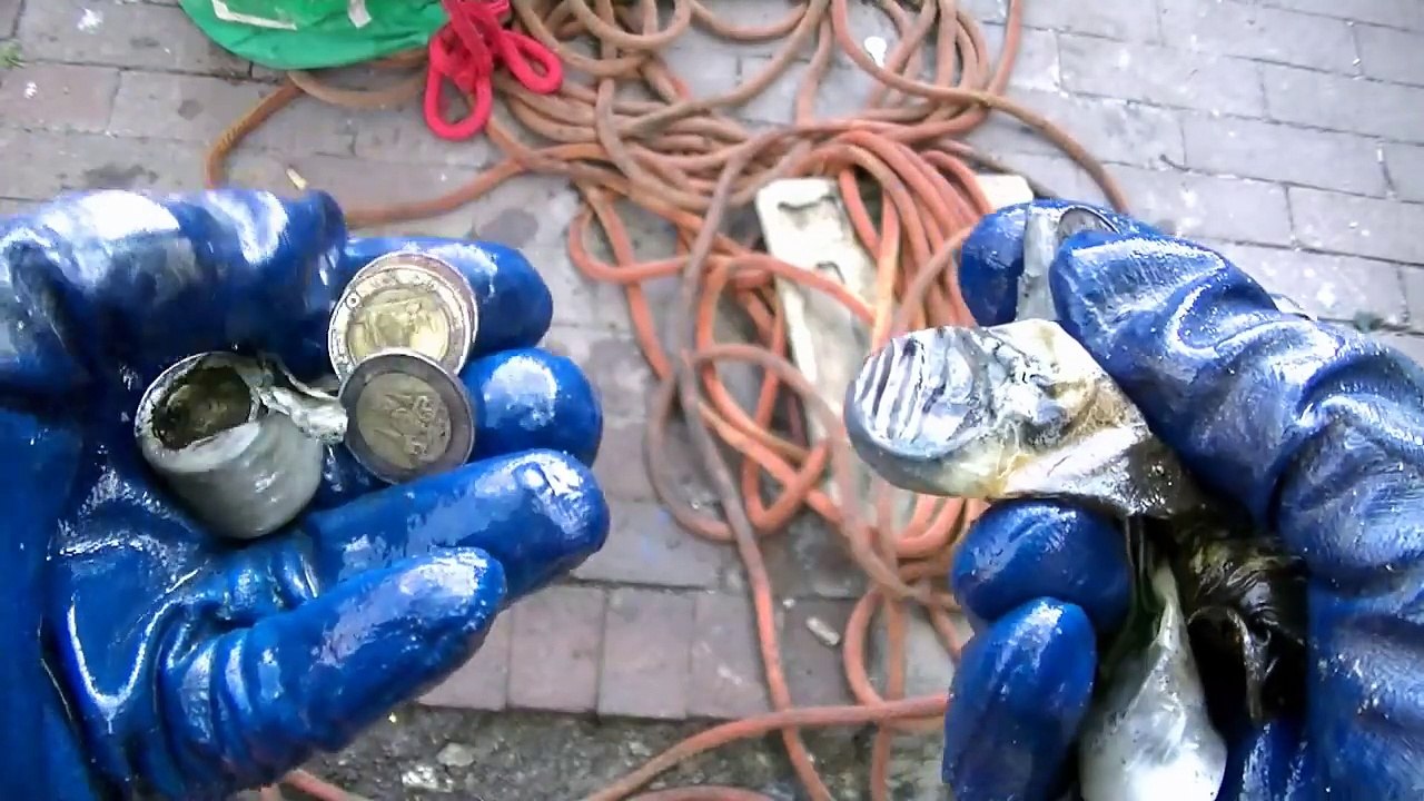 Magnet fishing 55 (magneetvissen) Amsterdam,red light district