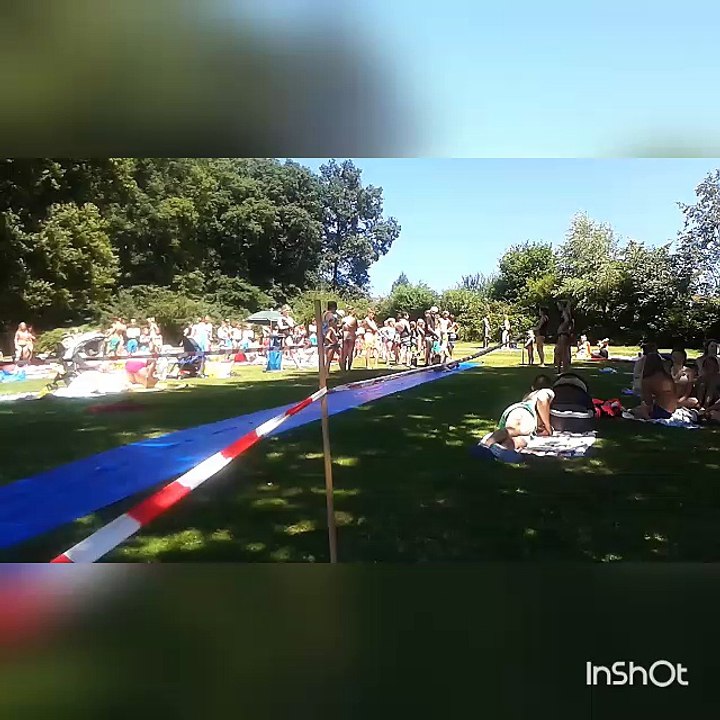 Wasserrutsche im Freibad