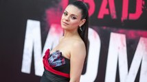 Mila Kunis zeigt ihren Babybauch bei der 