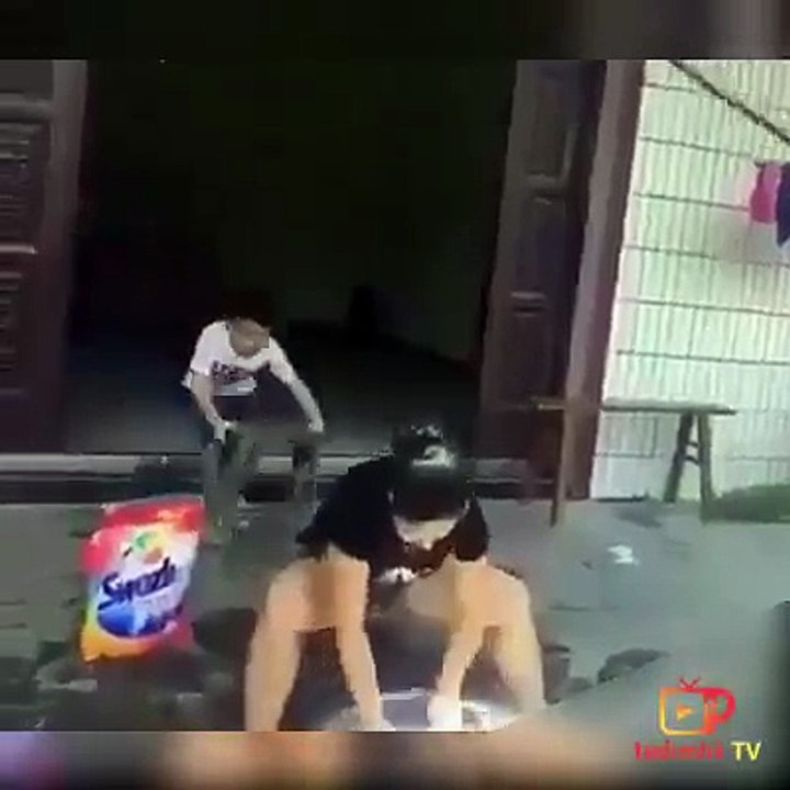 How to use lever to lift your wife. Funny Video