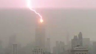 Lightening Struck iconic empire state building in USA
