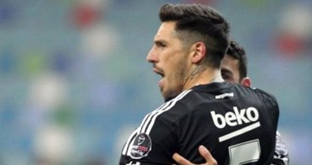 Beşiktaş Yönetimi, Sosa'nın Gitme İhtimaline Karşın Hernanes'i Listeye Aldı