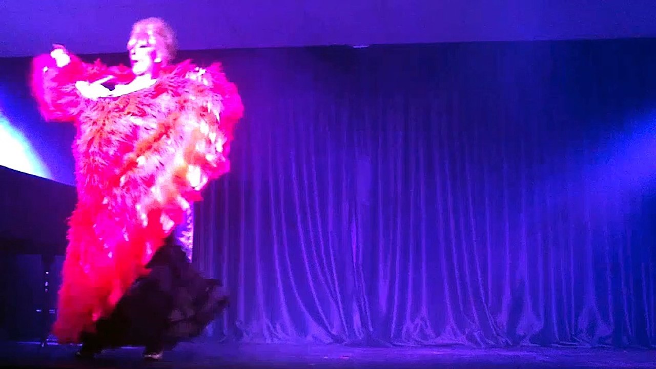 LAURENT DIVERTRAVESTISSIMO PARTE 1