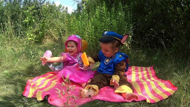 POKEMON GO ✽ Щенячий Патруль Скай и Гонщик не Поделили Игру Покемон Го ✽ ЛОВИМ ПИКАЧУ