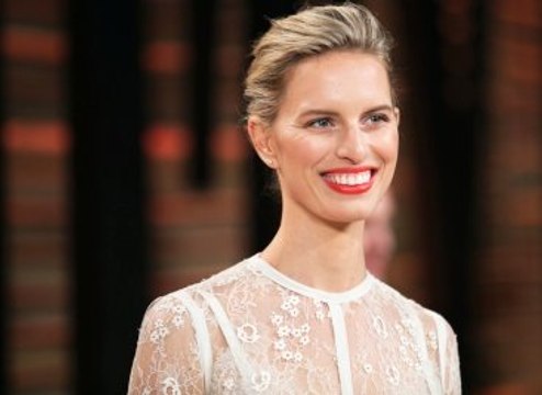 Karolina Kurkova, Geceliği Bin 100 Euro'ya İki Oda Tuttu