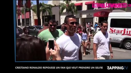 Cristiano Ronaldo repousse un fan qui le prend en photo (Vidéo)