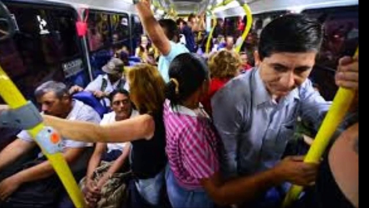 Pastor pede que fiéis doem seus carros - Jornal Irracional