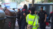 Los Mossos detienen a siete 'manteros' en Barcelona