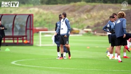 Les premiers pas de Zlatan à l’entrainement avec MU part 1