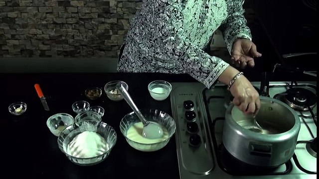 Eggless Cake in Pressure Cooker - How to make eggless cake in pressure cooker