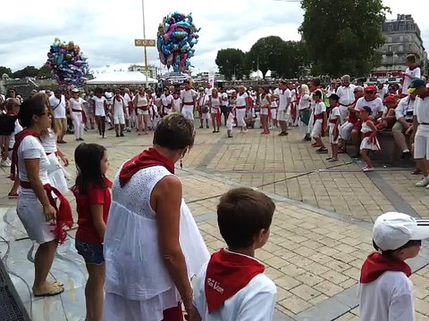Fêtes de Bayonne 2016 : initiation à la danse basque avec Orai Bat