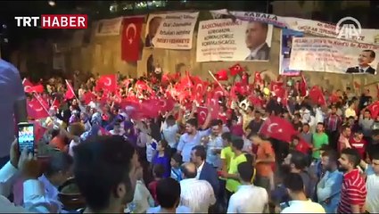 Engellerine rağmen meydanları terk etmiyorlar