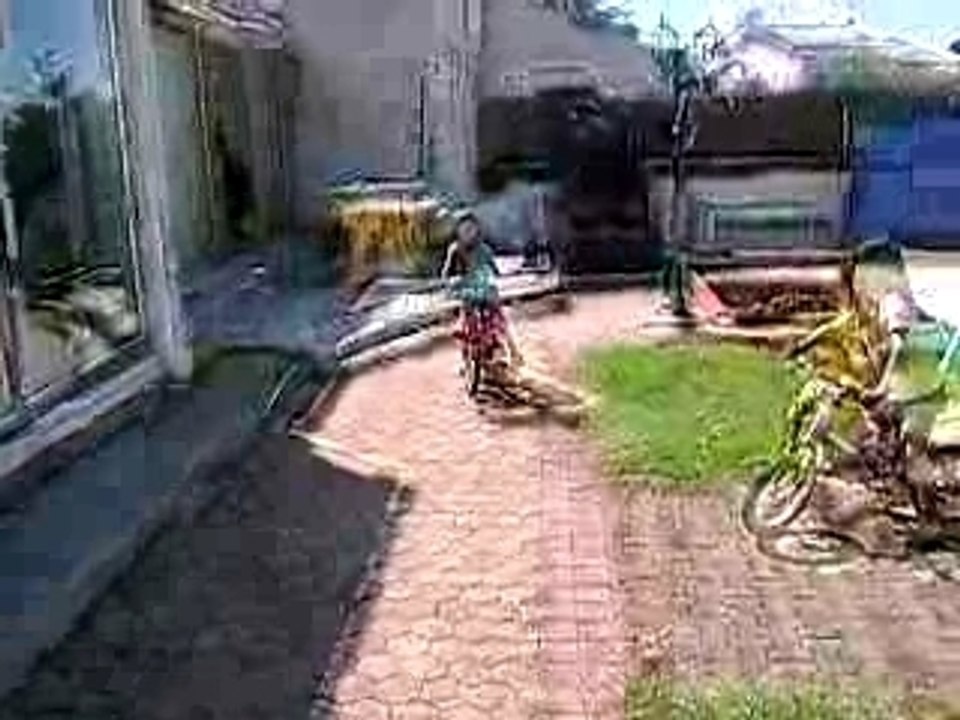 Alicia fait du vélo