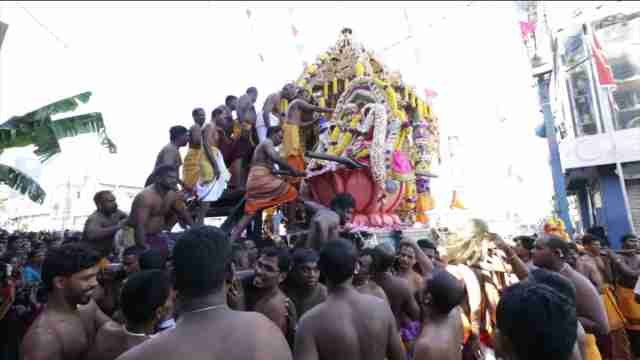 Budistas, tamiles, musulmanes y veddas participan en un festival religioso en Sri Lanka
