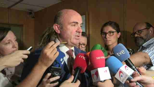 Luis de Guindos ve factible reducir el déficit en 2017 sin más recortes