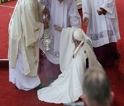 Pope Francis misses step, falls down before Mass in Poland