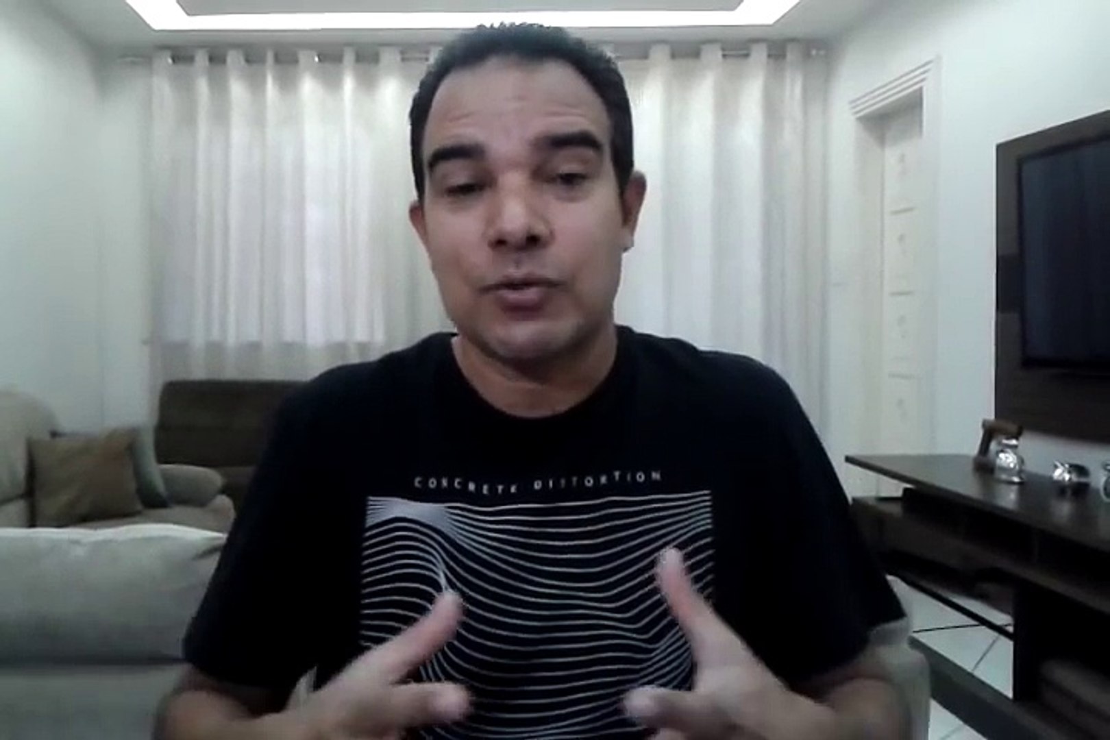 Fogueira santa de Israel, a farsa! Ex bispo da Universal revela o esquema!