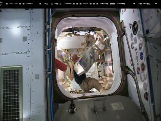 23.07.2016 | Williams unpacking SpaceX Dragon DL-5