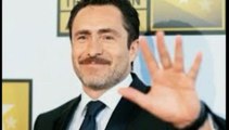 Demián Bichir dedica premio en el Giff a padres de los 43 estudiantes de ayotzinapa