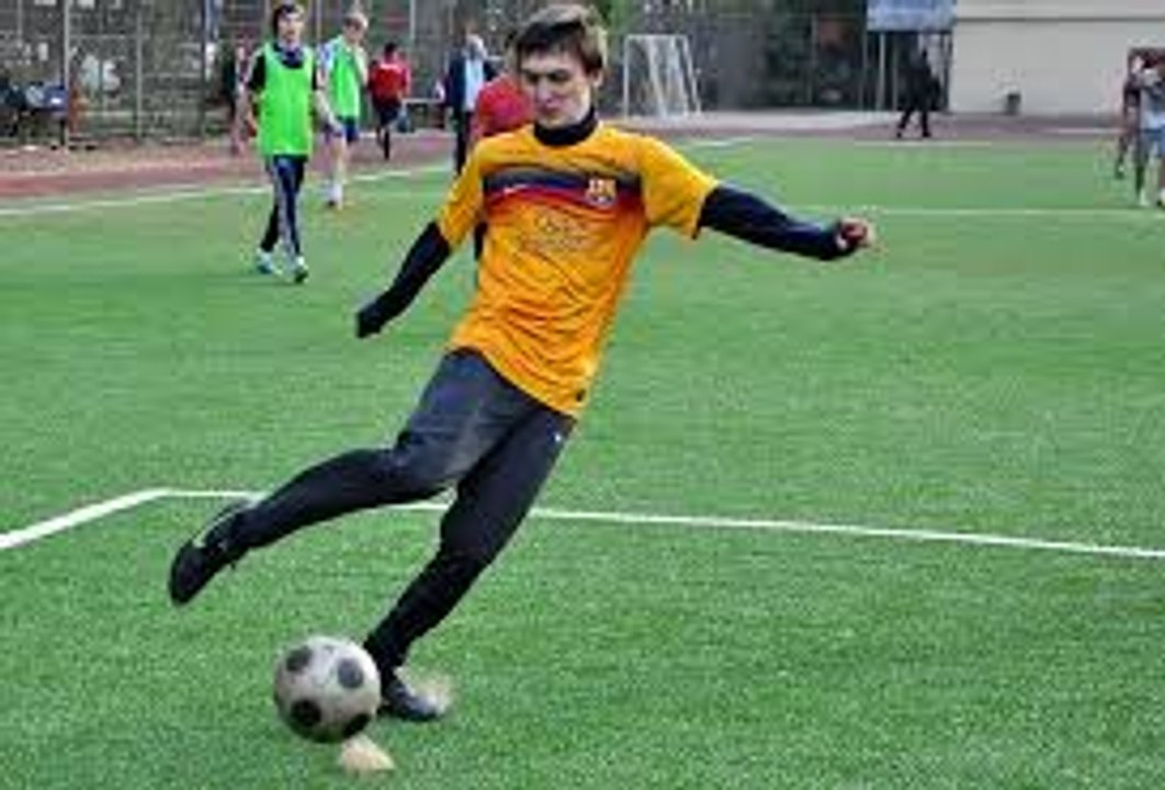 Самые лучшие ГОЛЫ ВРАТАРЕЙ в футболе Топ 10The best GOALS by GOALKEEPERS in football Top 10