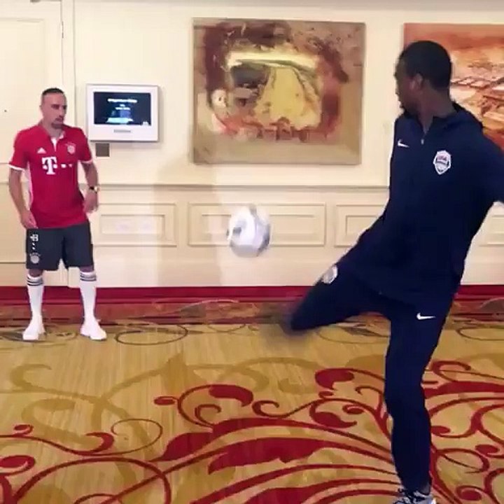 Un alley oop entre Franck Ribéry et... DeMarcus Cousins