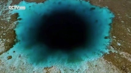 Le trou bleu le plus profond du monde en mer de chine