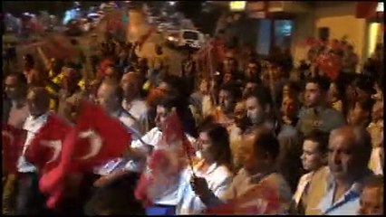 Demokrasi nöbetinde AK Parti'liler ile CHP'liler arasında kavga