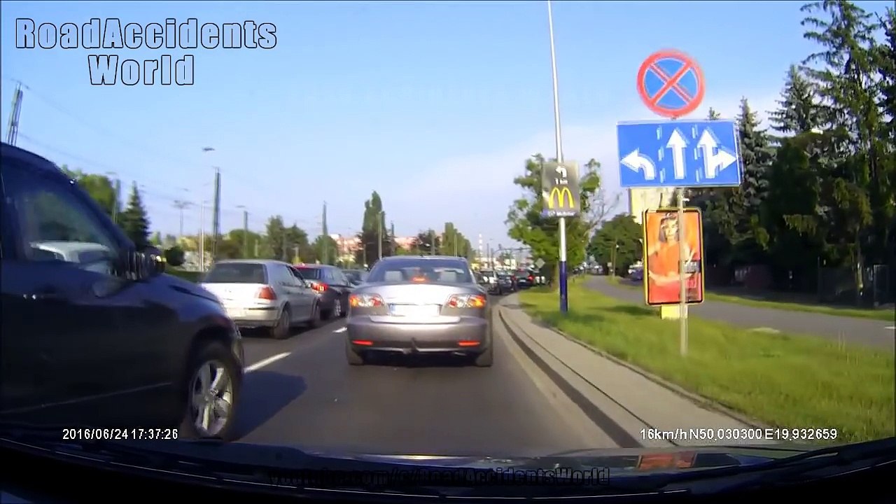 WOMAN ROAD RAGE / CAR CRASHES / FUNNY ACCIDENTS #6