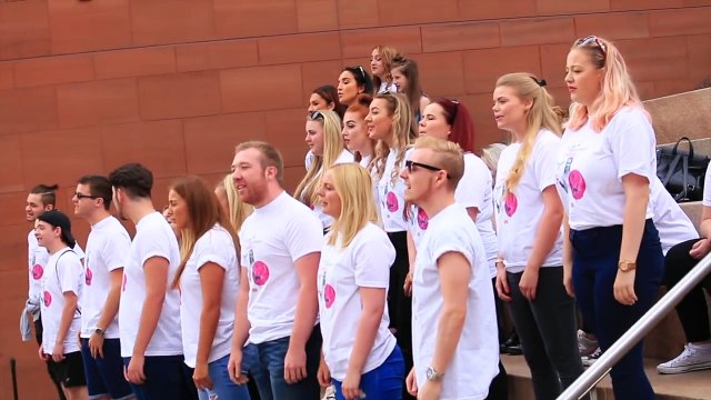 Il organise une surprise émouvante pour sa femme atteinte de sclérose en plaques