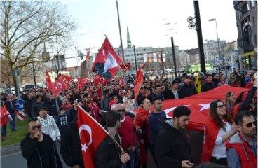 Avrupalı Türkler Demokrasi Mitinginde Birlik Olacak