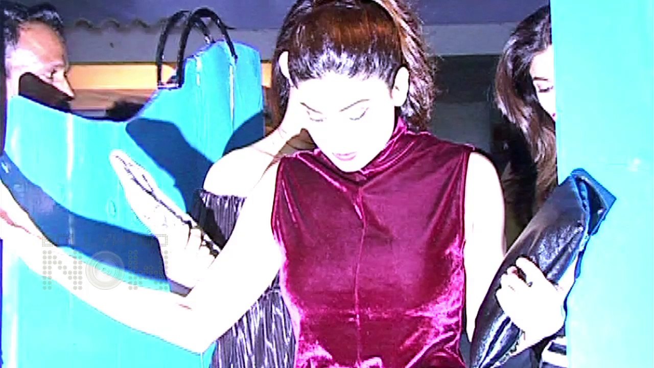 SPOTTED : Sexy Shilpa Shetty Late Night Party With Friends