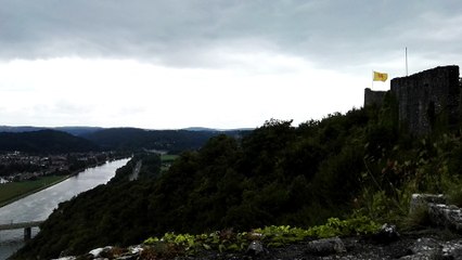 Poilvache : panorama de la vallée de la Meuse