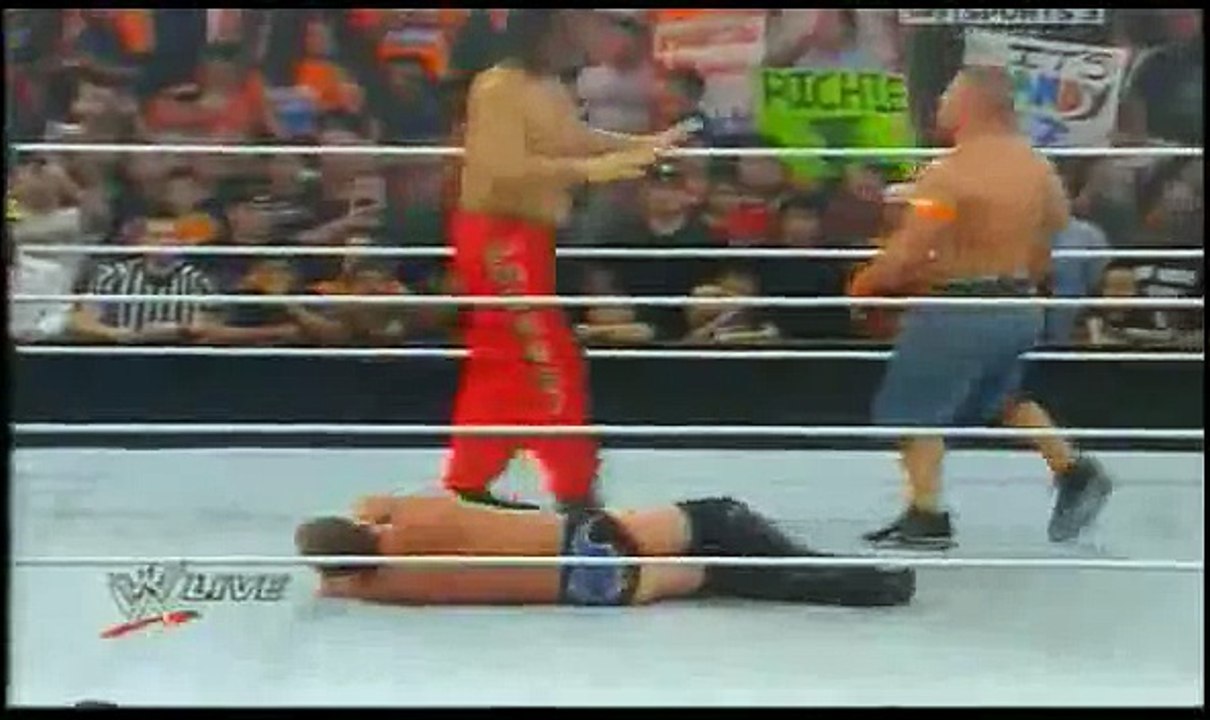 edge spear the great khali  WWE Raw 7/26/10