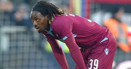 Cavanda, Tesislerde Çırılçıplak Dolaşınca Tepkilere Sebep Oldu