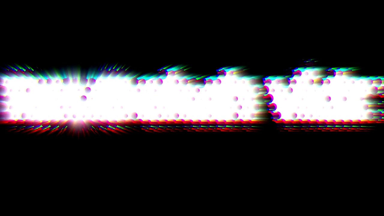 Elle colle une bande de cire par surprise sur la tête de son homme