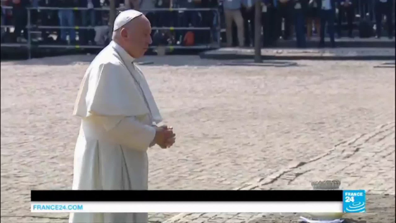 Pologne : en silence, le pape François rend hommage aux victimes de l'ancien camp d'Auschwitz-Birkenau