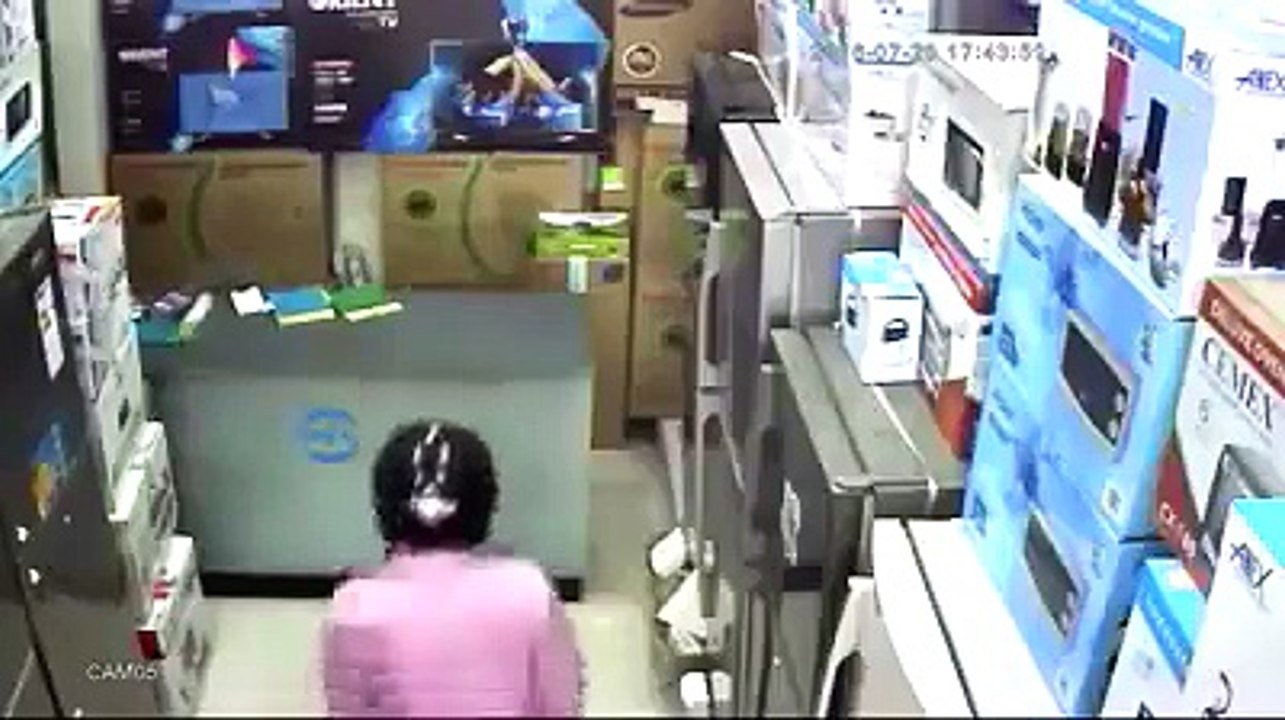 فرج کی دکان میں ڈکیتی کی سی سی ٹی وی ویڈیو