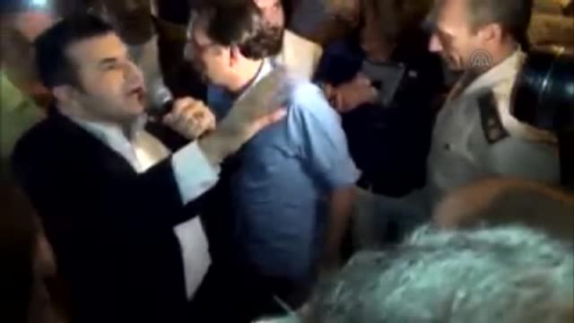 Alanya Kaymakamı Dr. Hasan Tanrıseven 15 Temmuz Darbe Girişimi Gecesi Alanya Atatürk Anıtı Önünde...