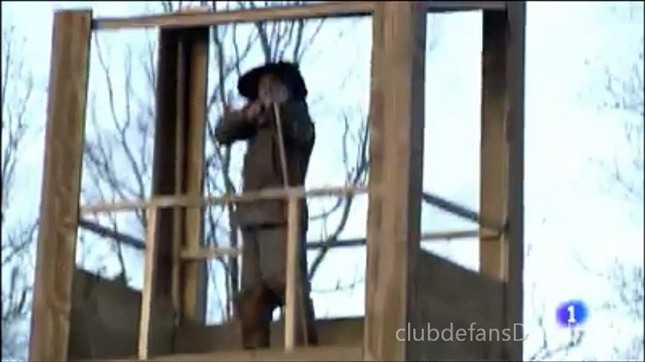 AGUILA ROJA SALVA SATUR Y CIPRI