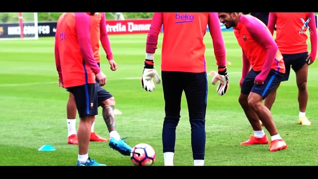 Lionel Messi Skills & Nutmeg vs Luis Suarez on Training 2016-17