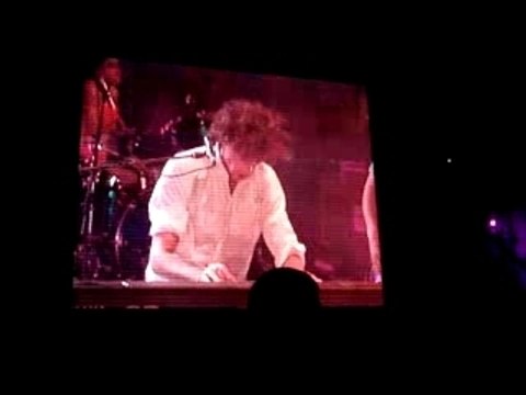 Mika Gaou Stuck In The Middle