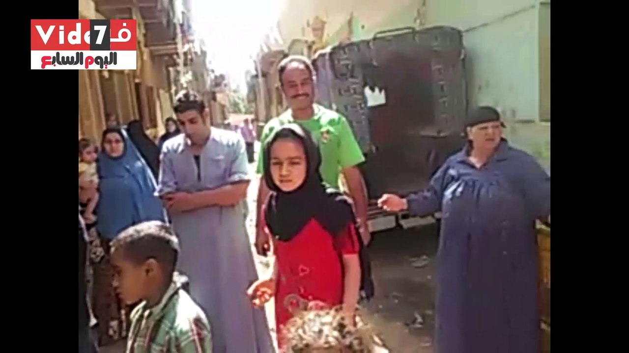 بالفيديو..كوم الصعايدة ببنى سويف تغرق فى "وحل المجارى"