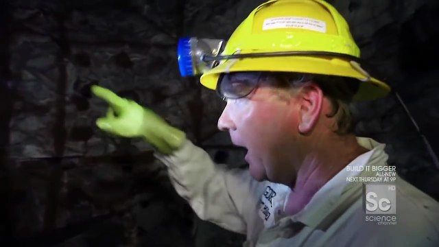 Full Documentary - South African Mines Rich In Gold - National Geographic Factories_11