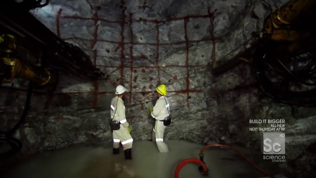 Full Documentary - South African Mines Rich In Gold - National Geographic Factories_12
